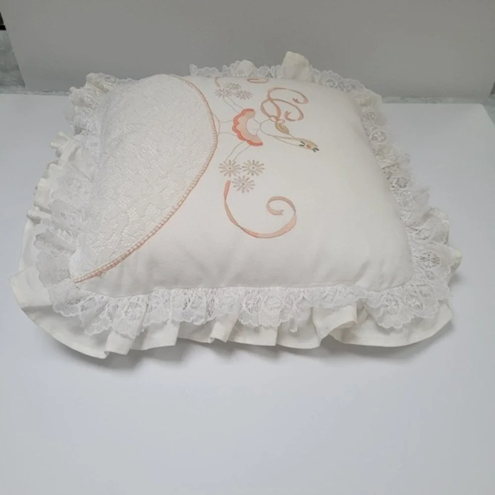 Vtg‎ Southern Belle Embroidered Throw Pillow Ruffled Lace 2